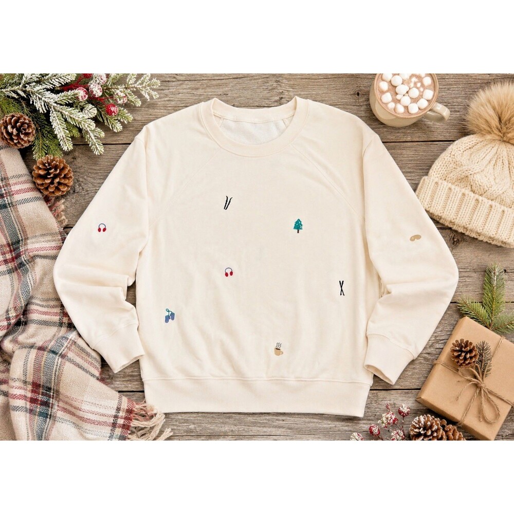 Womens holiday Top Sweater shirt pullover White Cream Embroidered Ski Winter